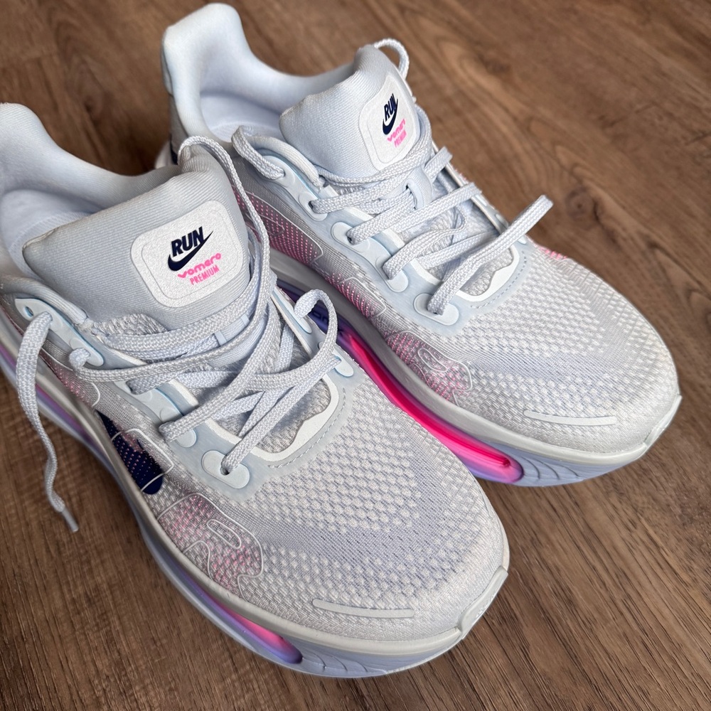 Nike Women's Vomero Premium - Like New - Size 9 - Picture 6 of 13